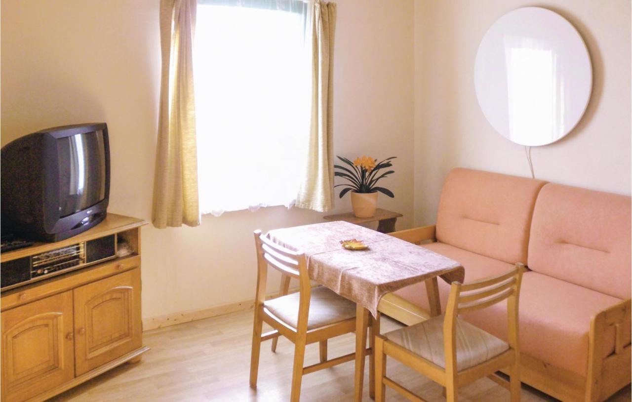 1 Bedroom Amazing Apartment In Settin Buitenkant foto