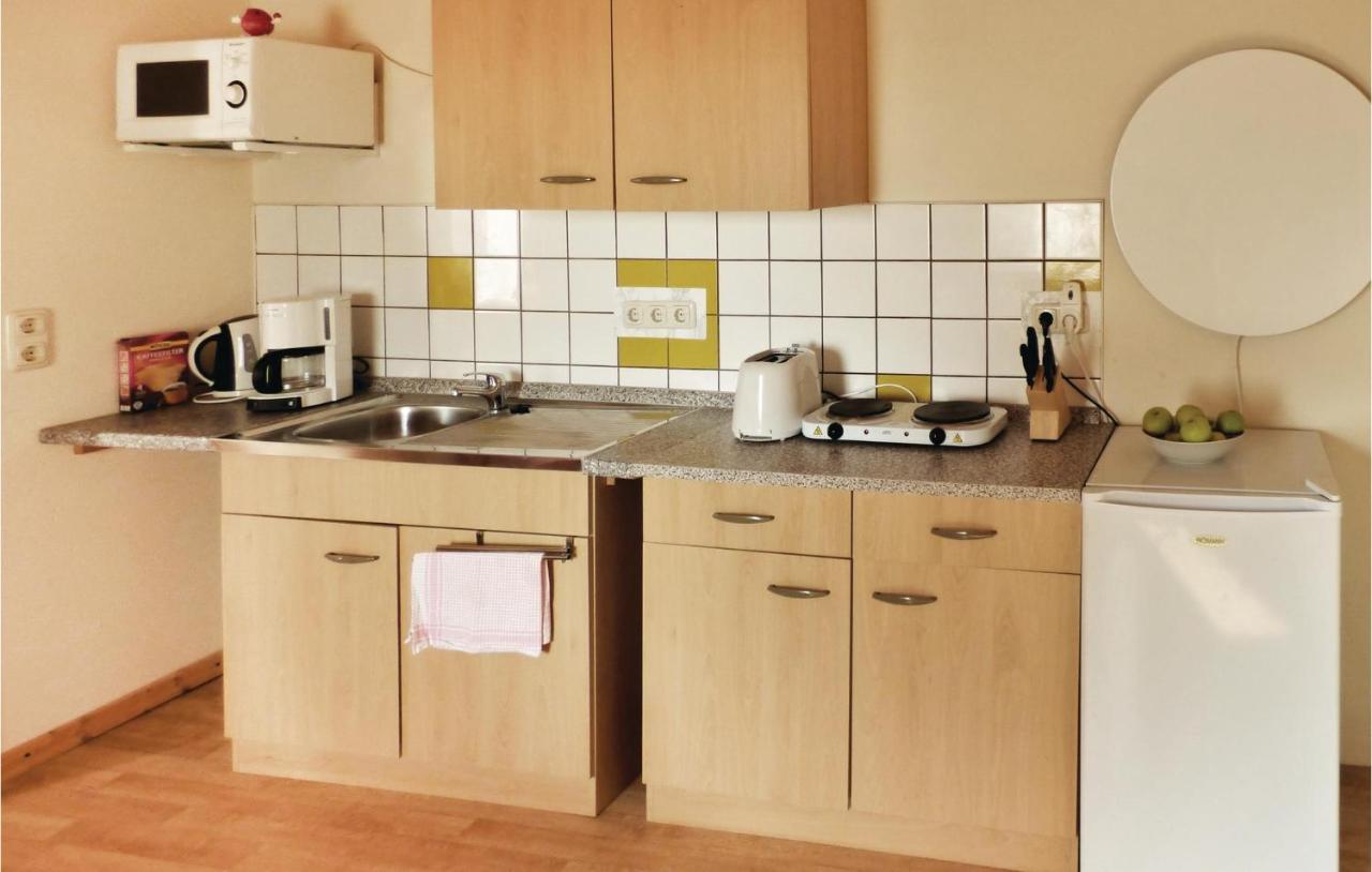 1 Bedroom Amazing Apartment In Settin Buitenkant foto
